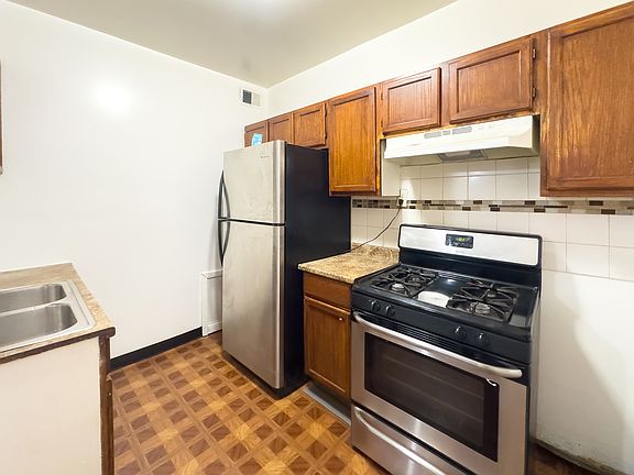 3rd image of 8305 S Ashland Ave #2