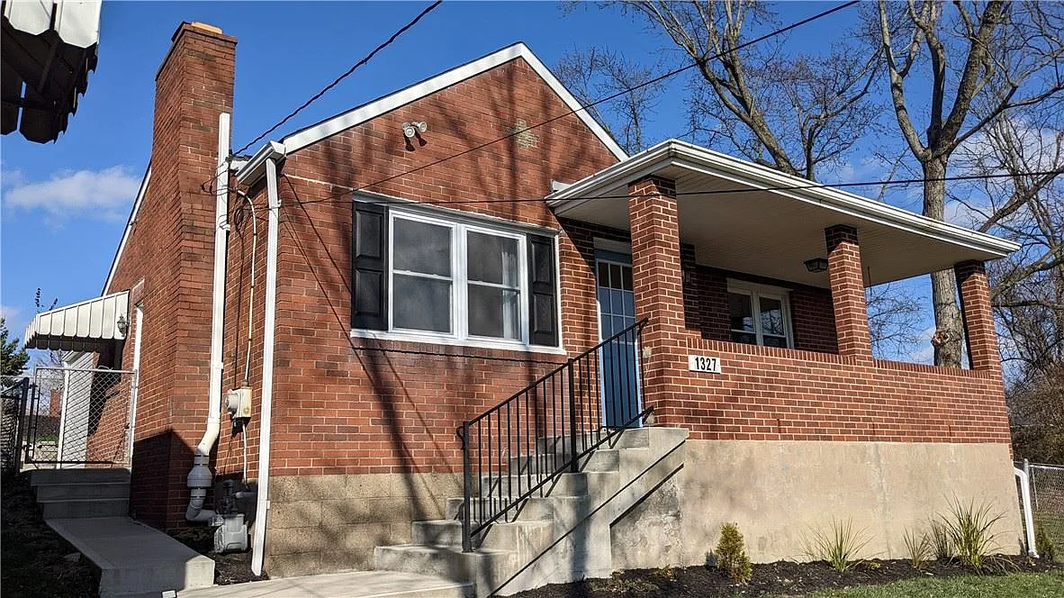 1327 Liberty St photo 1