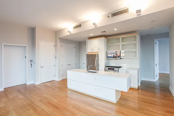 Rented by Salon Realty Corp | media 26