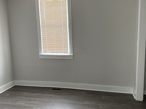 4th image of 500 E 1st St