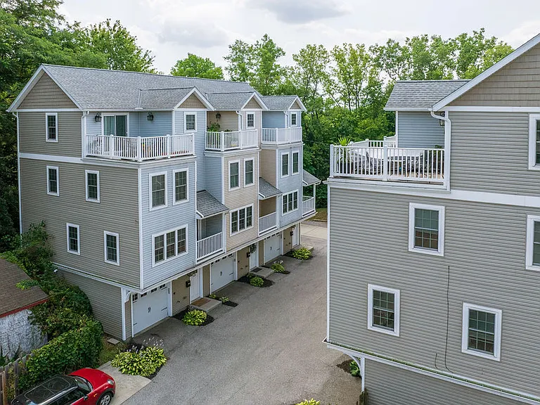 Chelsea Manor — Photo 41