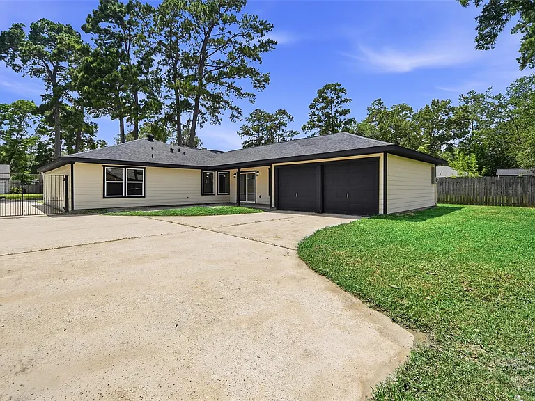 25402 Thistlewaite Ln — Photo 33