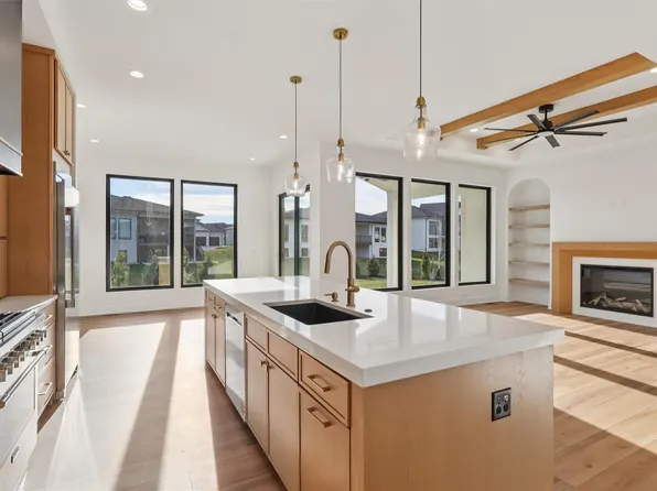 18190 Hidden Knl, Clive, IA 50325