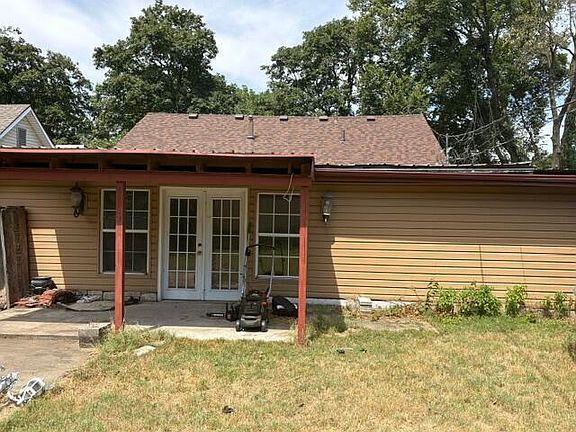 4th image of 126 E Pleasant Street