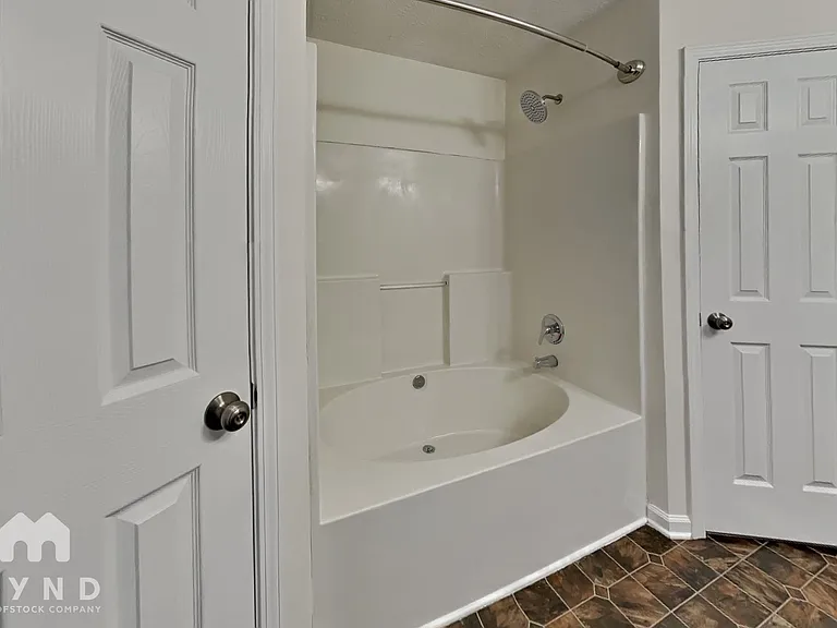 2401 Pinyon Dr — Photo 10