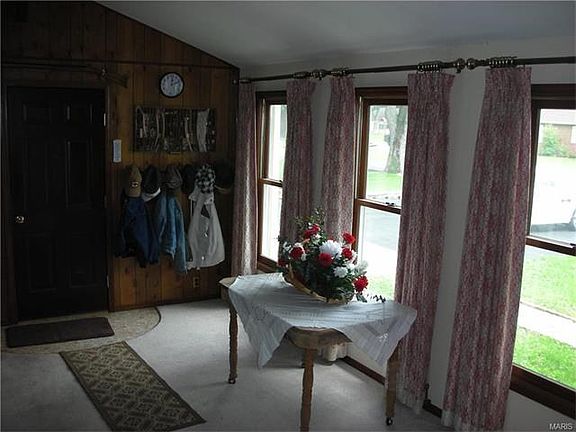 4th image of 33 Cliff Dr