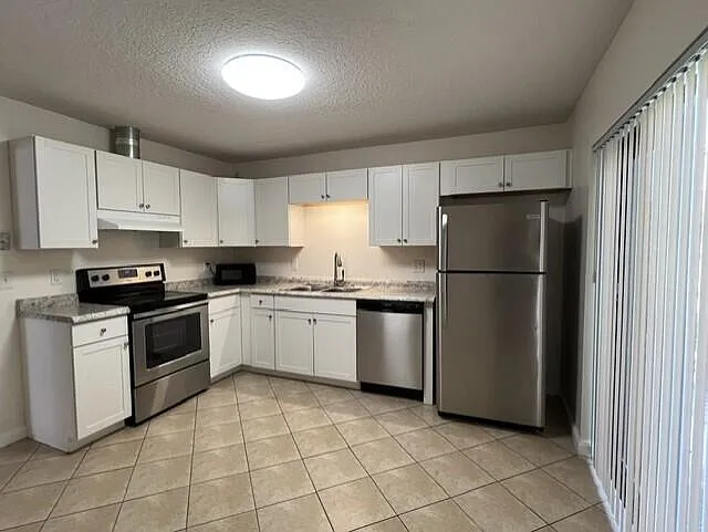 6 bed, 4.0 bath, 2560 sqft, $2,500 — Photo 4