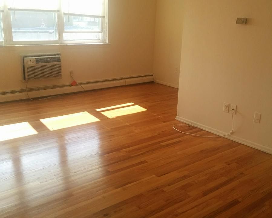 2nd image of 7 Charles St APT 8A