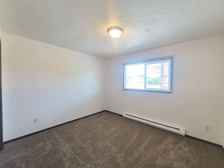2410-2414 E Queen Ave. — Photo 13