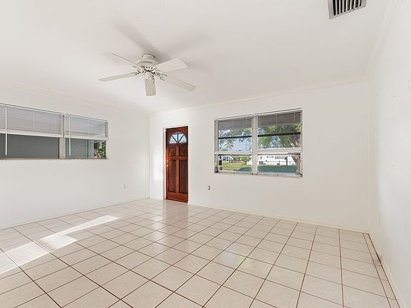 5th image of 4004 12th St N Unit A