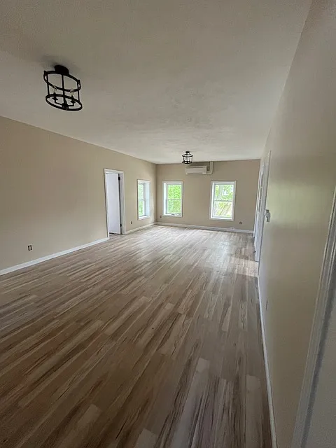3 bed, 1000 sqft, $1,850 — Photo 3