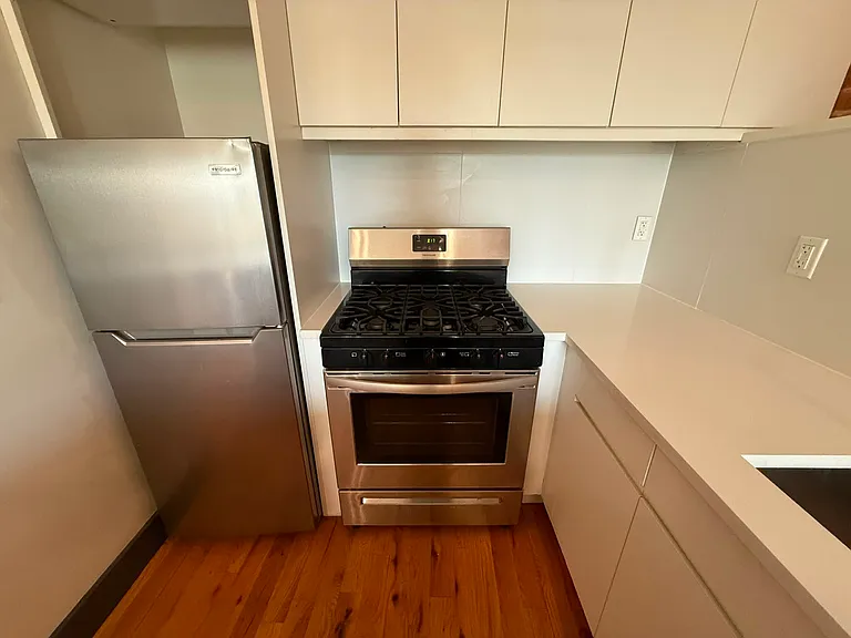 564 Communipaw Ave #33E — Photo 2