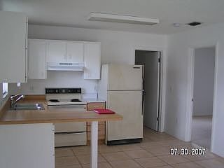 LIGHT AND BRIGHT KITCHEN