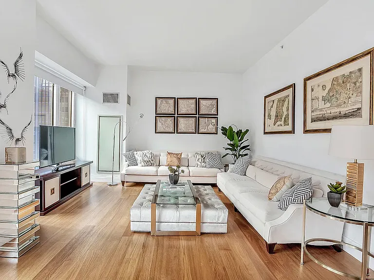 33 W 56th St #14B — Photo 4
