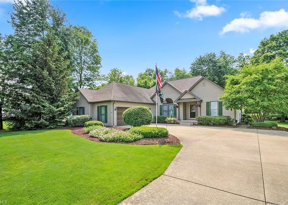 1st image of 20 Laurel Hills Ln