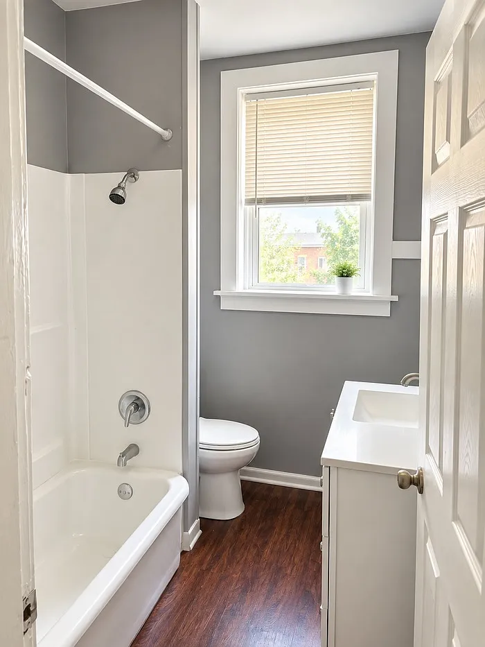 4 bed, 2.0 bath, 1800 sqft, $1,350 — Photo 3
