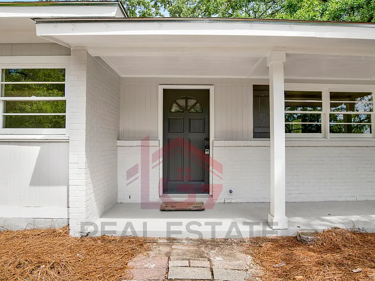 6100 Lorma Rd — Photo 3