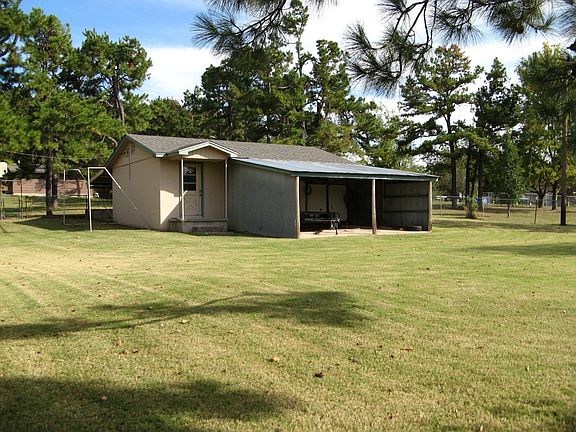 20 x 30 shop w/ 2 carports