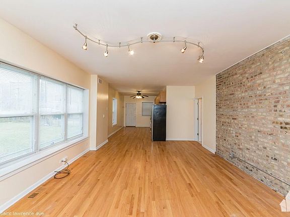 2nd image of 4736 S Saint Lawrence Ave #828