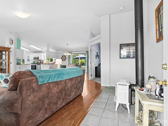 3rd image of 5221 Tudor Lane