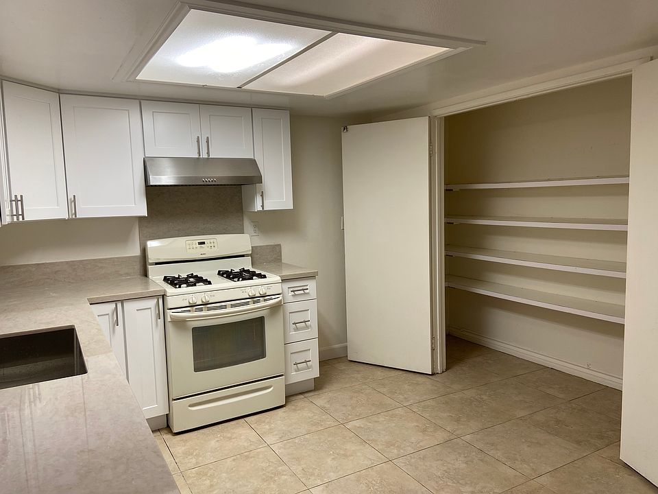 1st image of 7872 Glencoe Dr #1