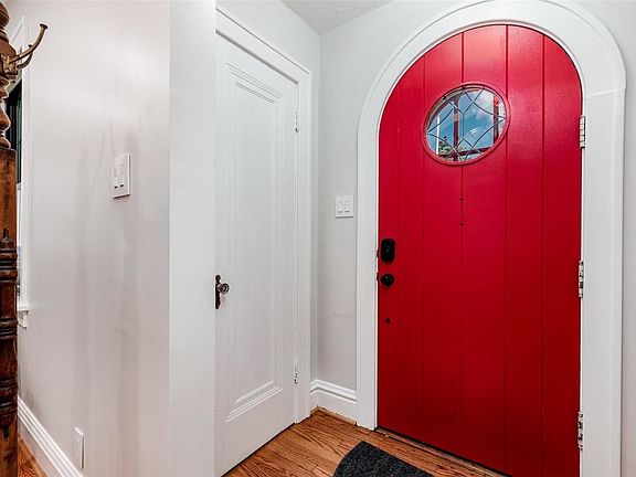 5th image of 216 Kingsville Ct