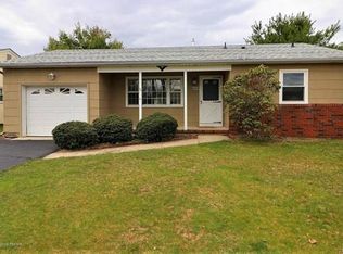 37 Norfolk Dr, Toms River, NJ 08757