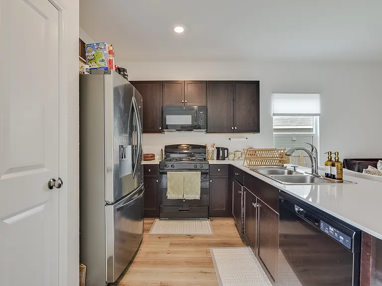 2712 Louris Ln — Photo 6