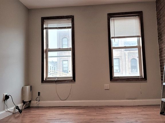 5th image of 325 Stanhope St APT 2C