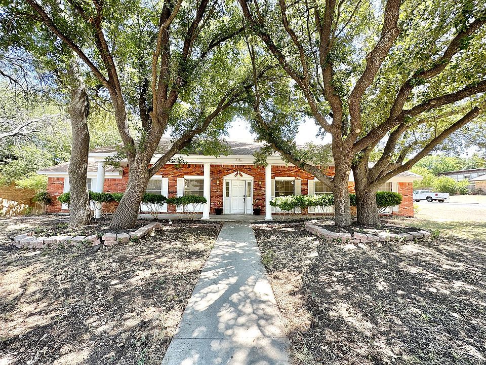 1st image of 307 Highland Oaks Dr
