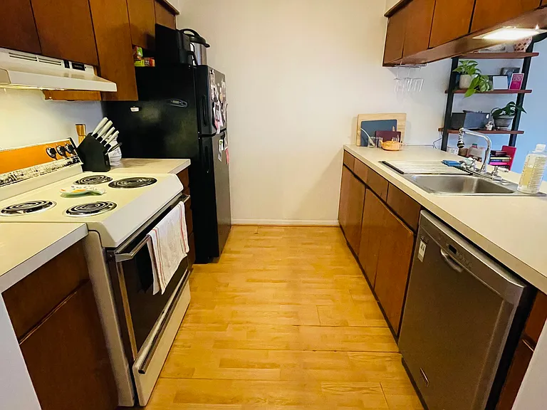 913 W Lynn St #4 — Photo 6