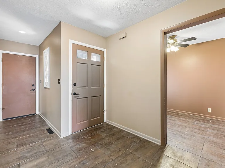 7541 Old Post Rd #14 — Photo 29