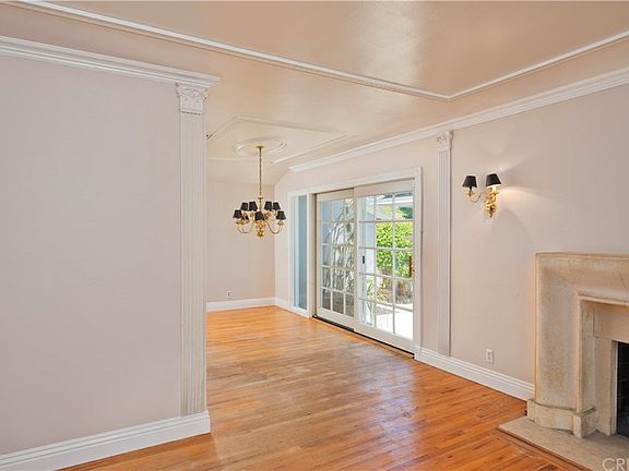 4th image of 7008 Encino Ave
