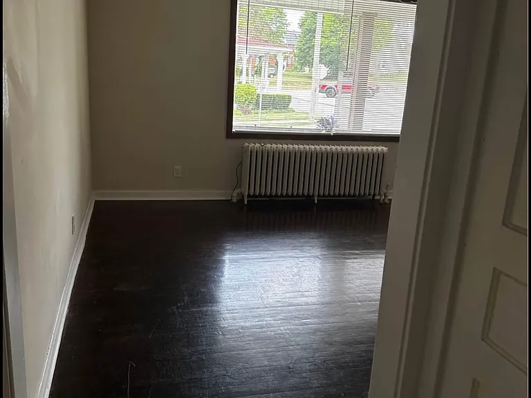 402 W Sample St — Photo 9