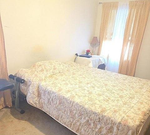 4th image of 1107 Hampstead Ct