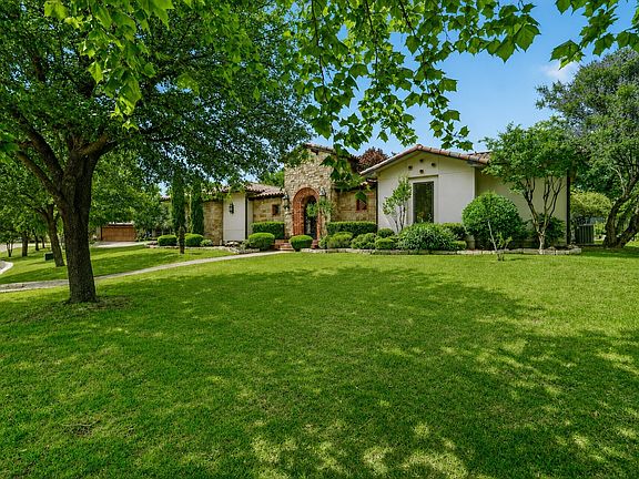 3rd image of 716 Flamingo Cir