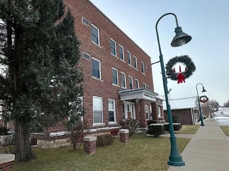 302 W Main St — Photo 2
