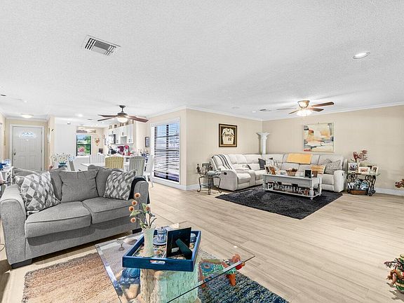 5th image of 4 Stratford Drive E #B