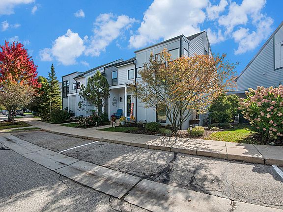 2nd image of 2130 New Town Dr NE