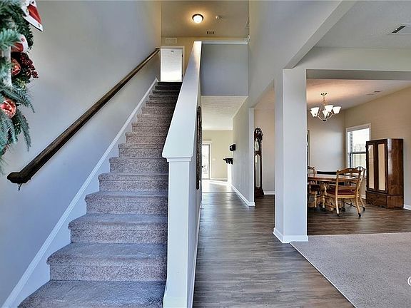 4th image of 33 Willow Trace Dr