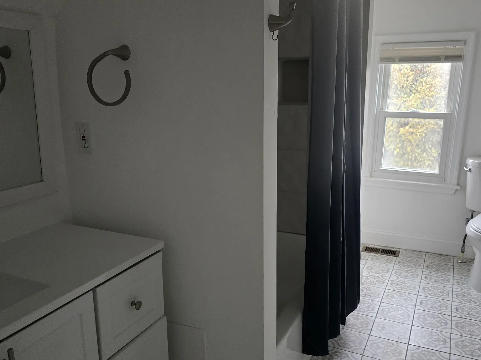 4 bed, 4.0 bath, 2368 sqft, $1,364 — Photo 4