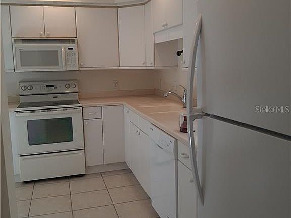 3rd image of 2224 Bahia Vista St #8