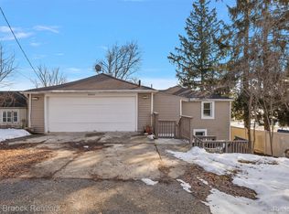 2940 Steeple Hill Rd, White Lake, MI 48383