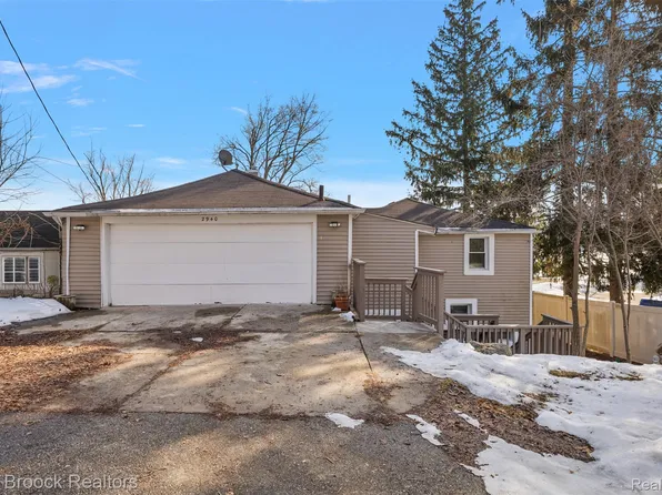 2940 Steeple Hill Rd, White Lake, MI 48383