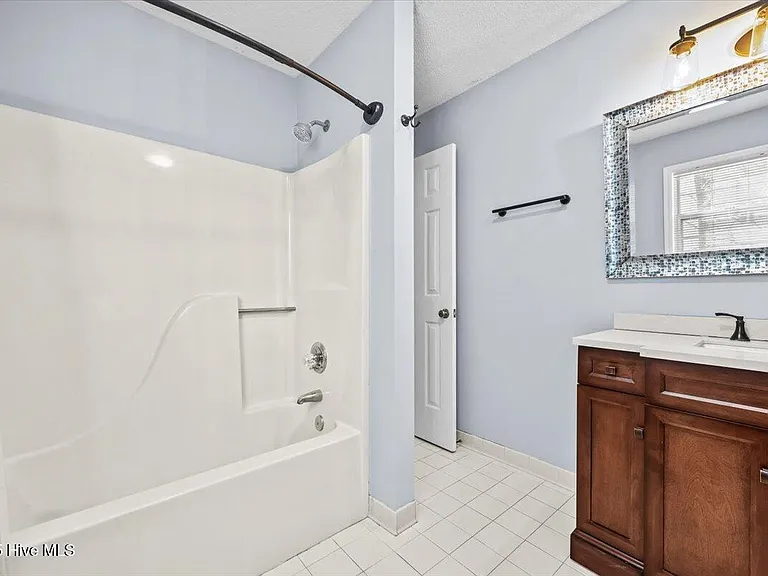 405 Spring Lake Dr — Photo 22