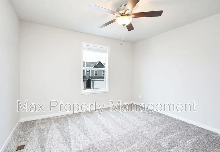 211 NE Whitetail Ln — Photo 4