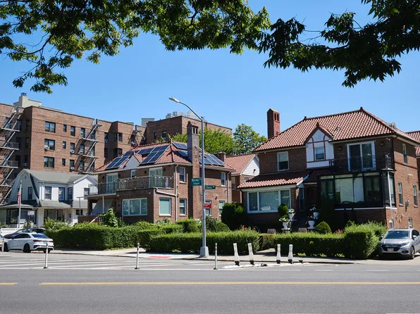 16 Colonial Gardens image 38 of 40