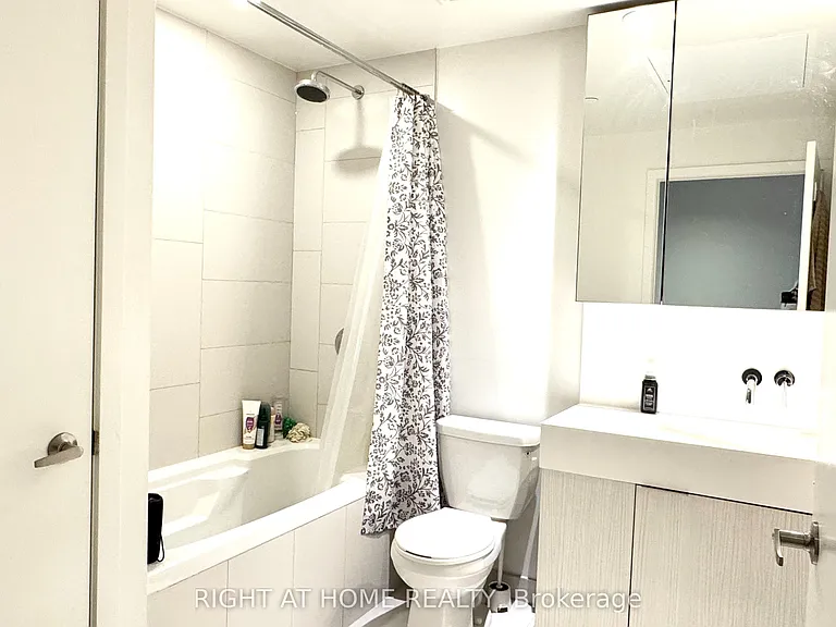 20 Richardson St #404 — Photo 9