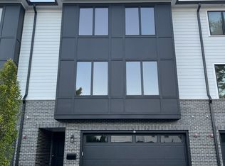 7 Skye Dr, Paramus, NJ 07652