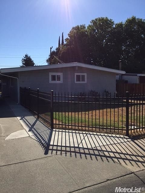 1st image of 761 Douglas St